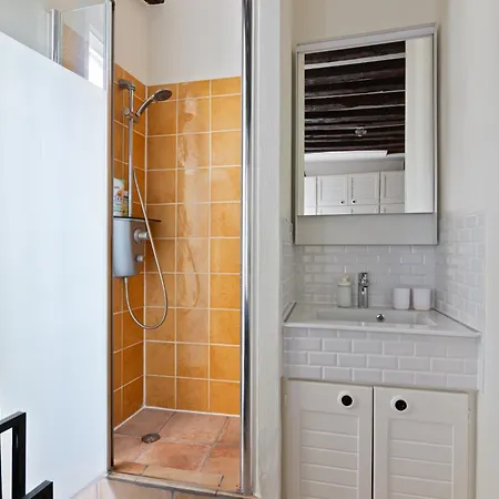 Heart Of - 1br - 4p - Le Marais 7 Free Netflix פריז